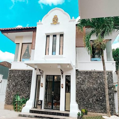 Kartiko Palagan Eksklusif Yogyakarta Hotel Kejayan Exterior photo